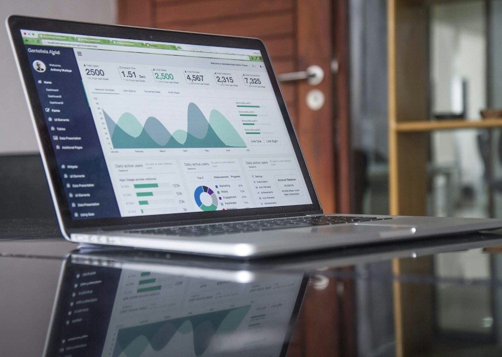 Website analytics on a laptop supporting funnel analysis and conversion experiments